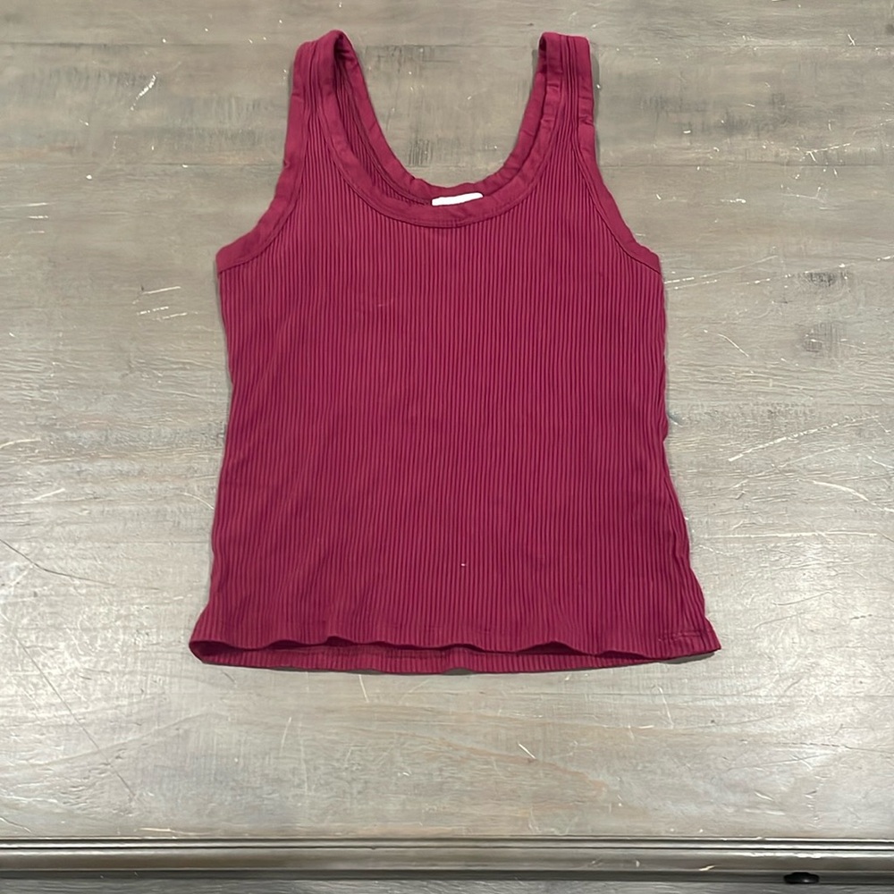 Women’s maroon crop tank top. Very cut!! Size medium